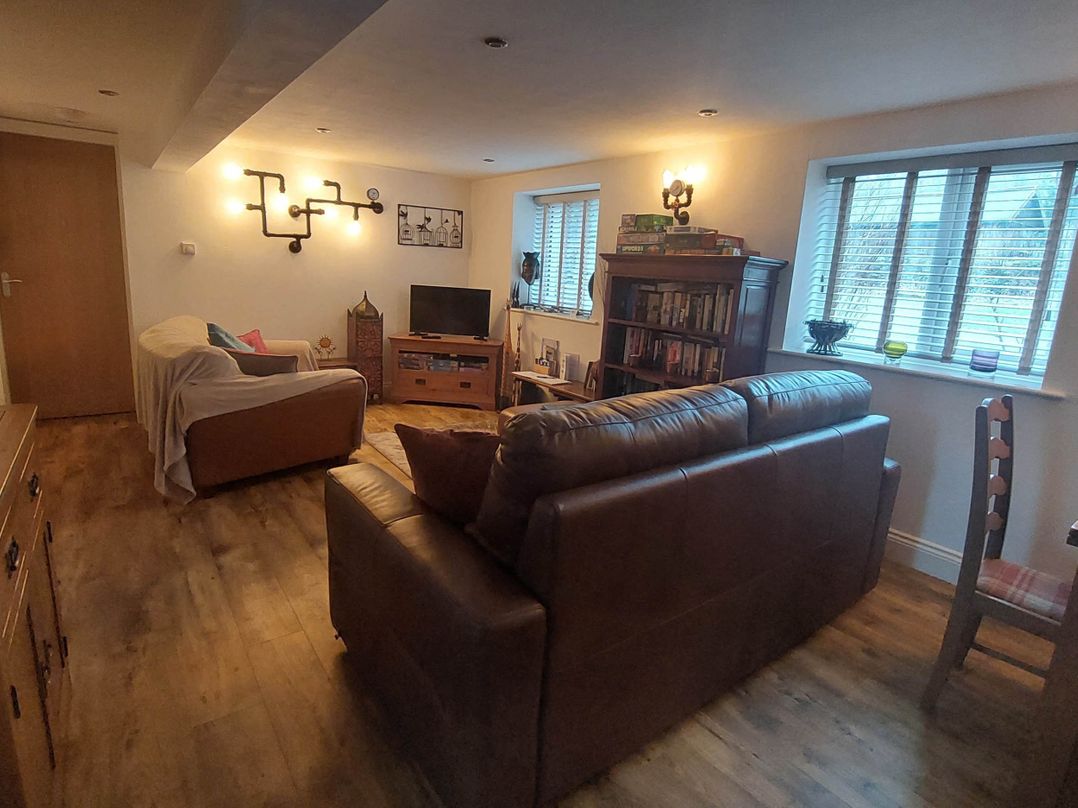 1 Bed Flat Sleeps 4 Garden Parking Wifi