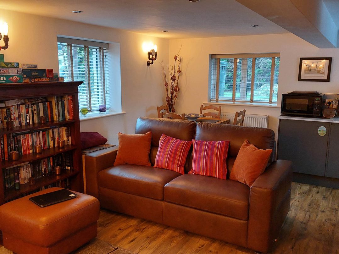 1 Bed Flat Sleeps 4 Garden Parking Wifi