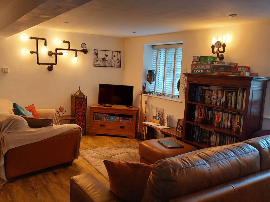 1 Bed Flat Sleeps 4 Garden Parking Wifi