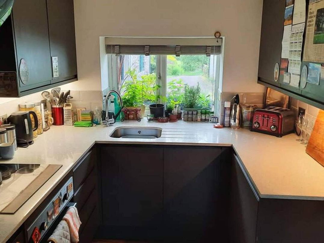 1 Bed Flat Sleeps 4 Garden Parking Wifi