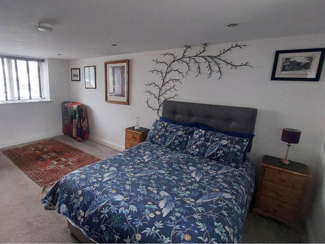 1 Bed Flat Sleeps 4 Garden Parking Wifi