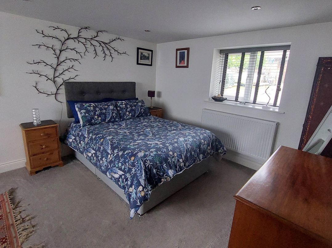 1 Bed Flat Sleeps 4 Garden Parking Wifi