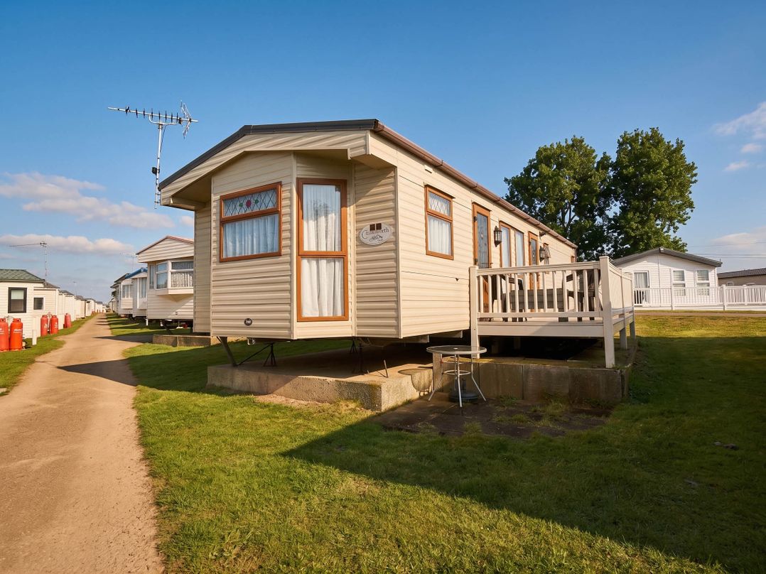 Caravan Sleeps 5 Pets Ok Parking Linen Incl