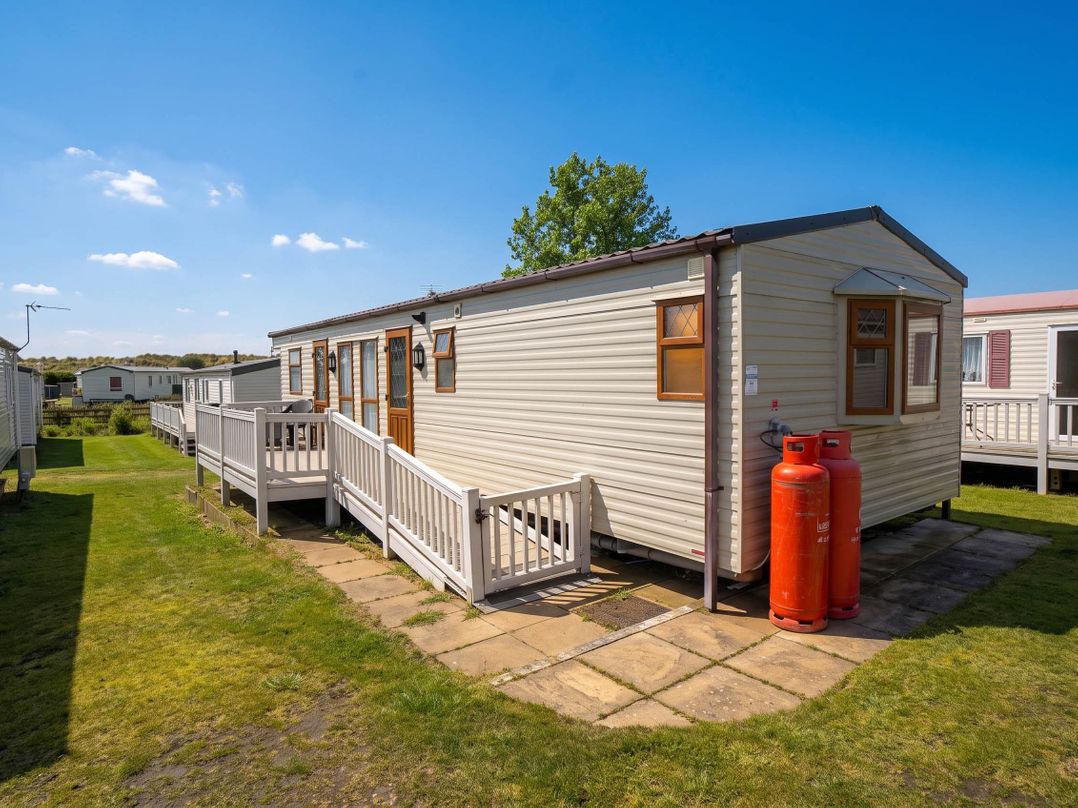 Caravan Sleeps 5 Pets Ok Parking Linen Incl