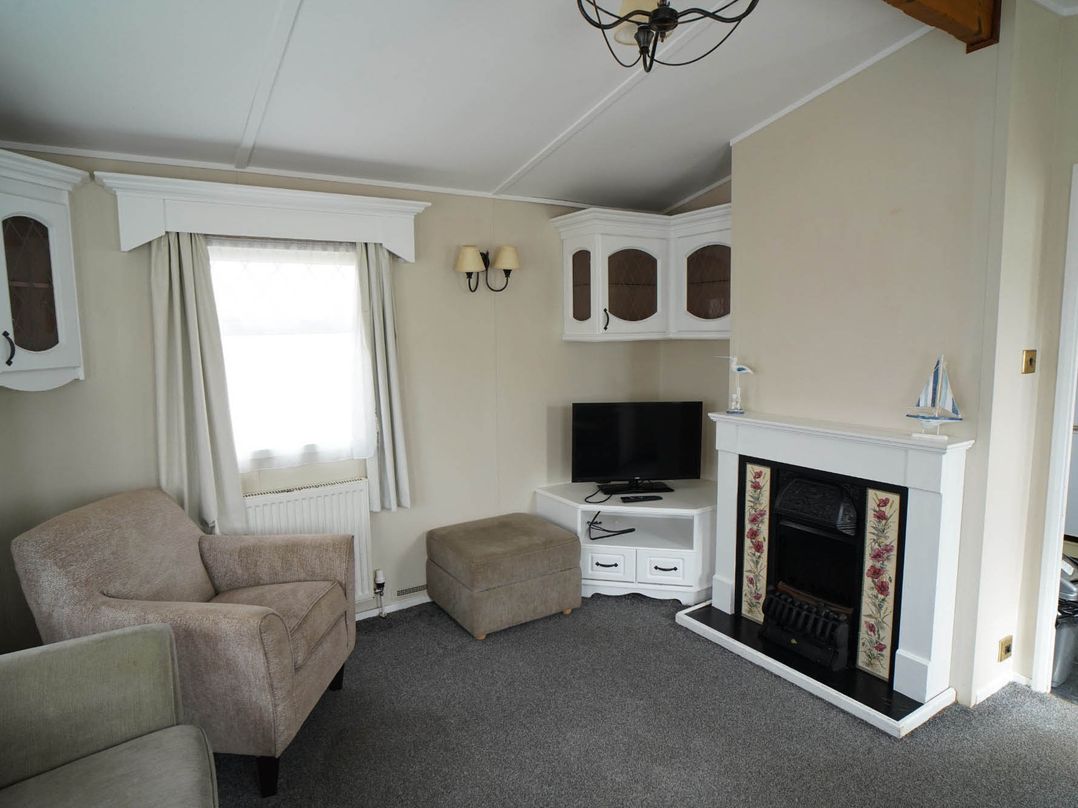 Caravan Sleeps 5 Pets Ok Parking Linen Incl