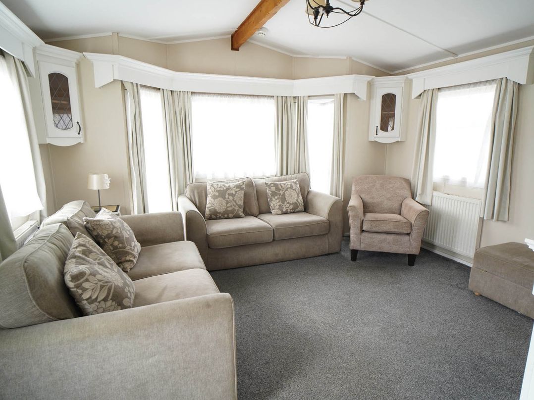 Caravan Sleeps 5 Pets Ok Parking Linen Incl
