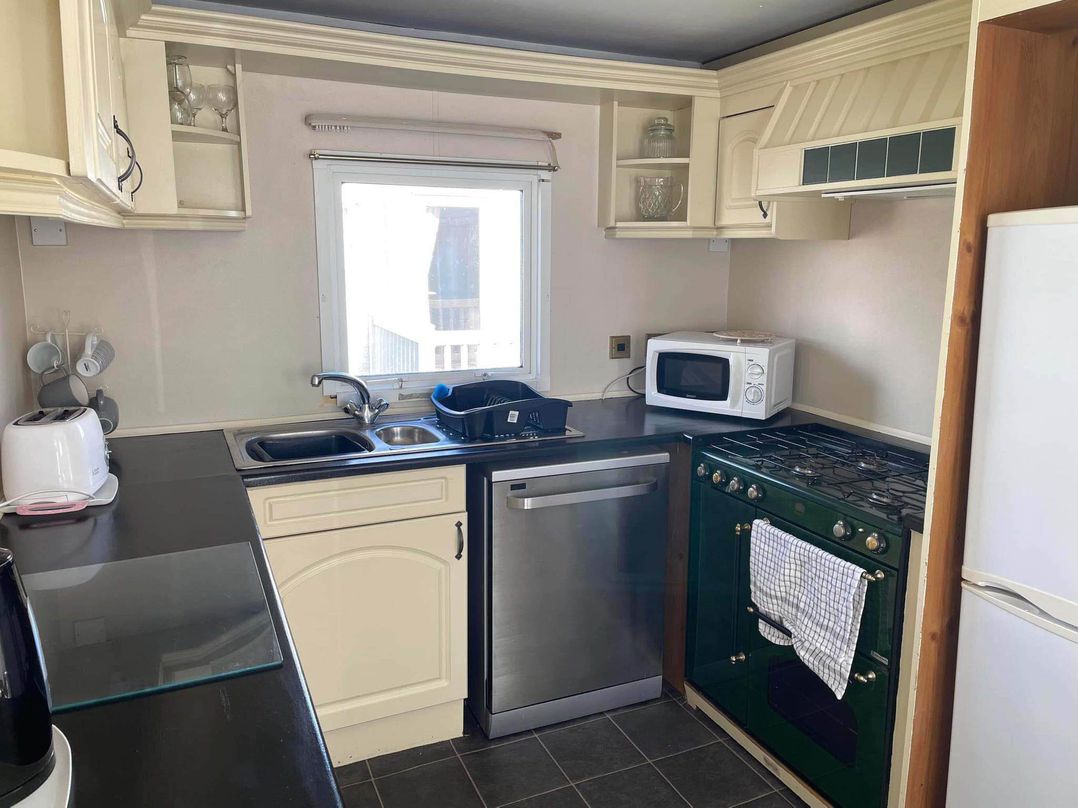 Caravan Sleeps 5 Pets Ok Parking Linen Incl