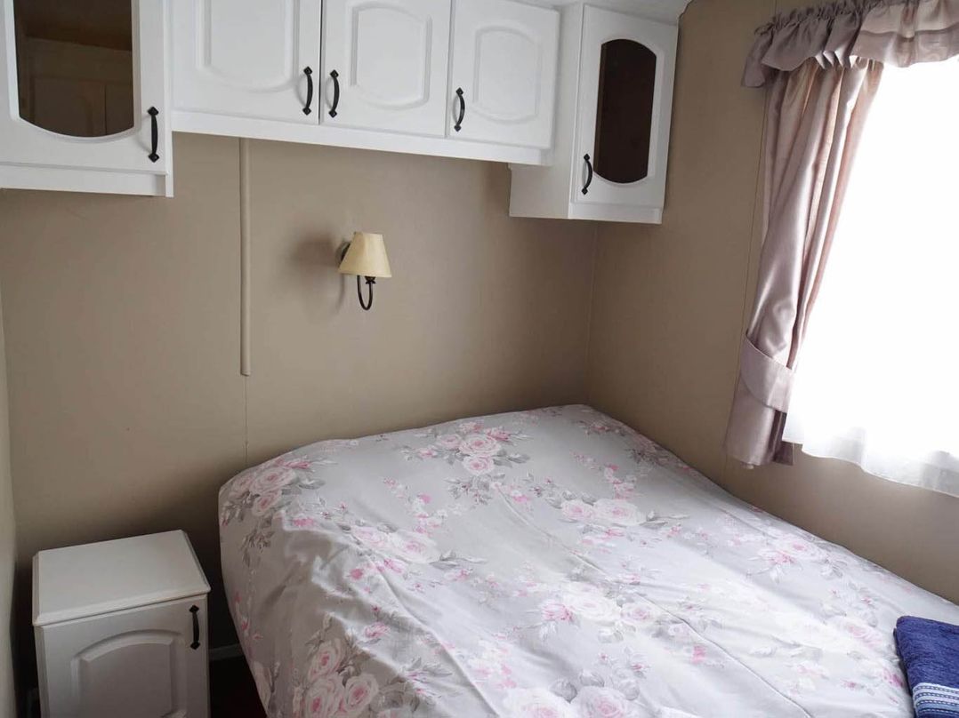Caravan Sleeps 5 Pets Ok Parking Linen Incl