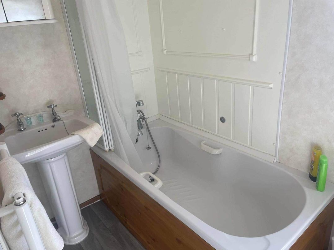 Caravan Sleeps 5 Pets Ok Parking Linen Incl