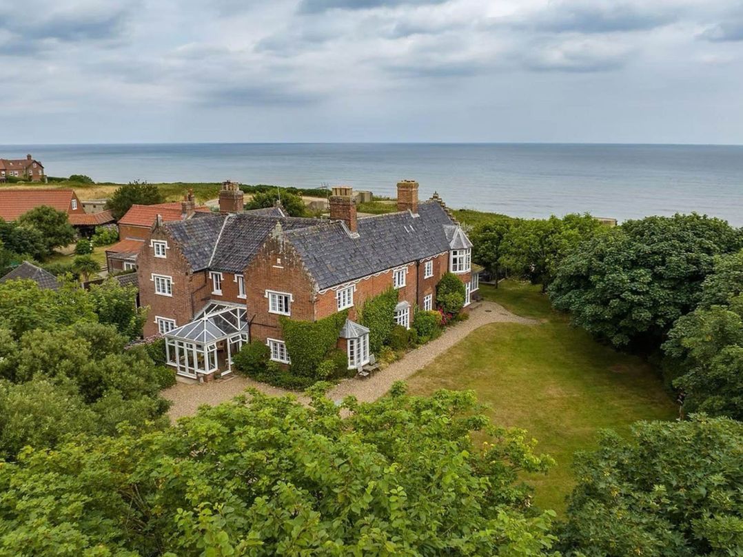Norfolk Seaview Luxury Retreat with 7 Bedrooms