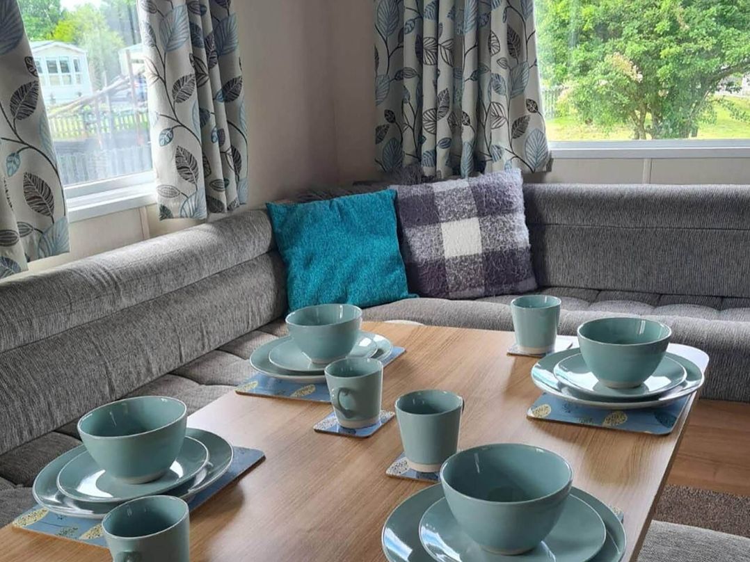 2 Bed Lodge Sleeps 6 Parking Pets Wifi