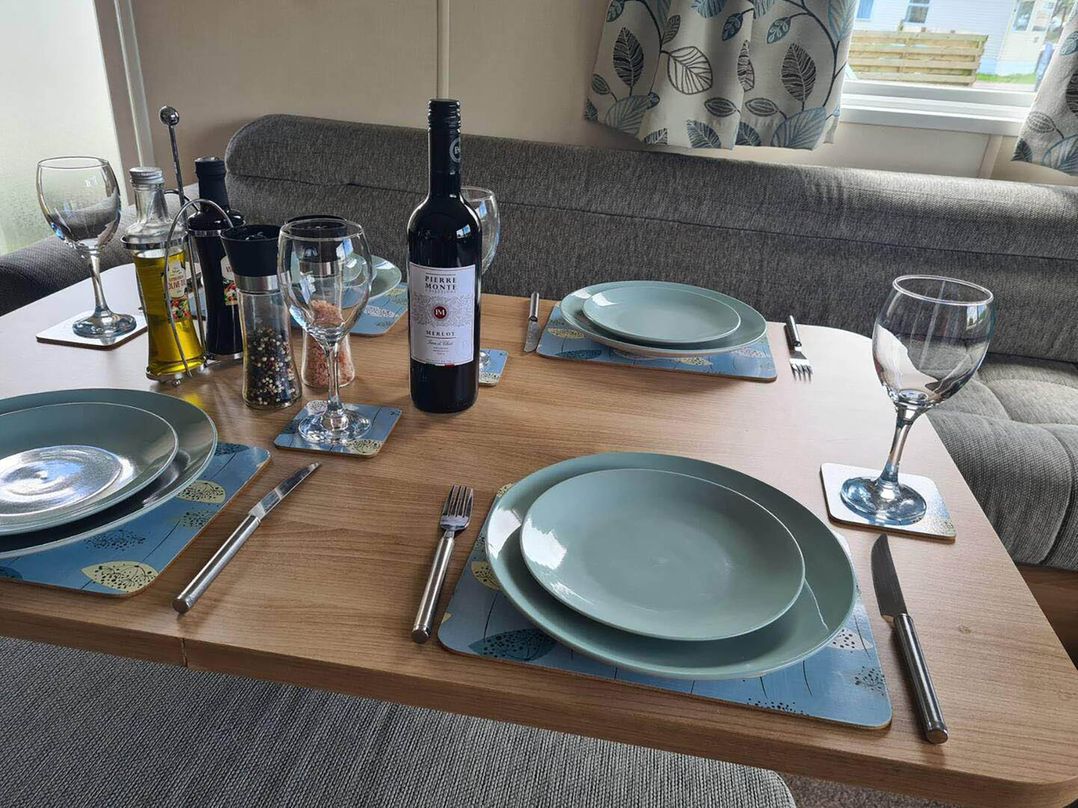 2 Bed Lodge Sleeps 6 Parking Pets Wifi