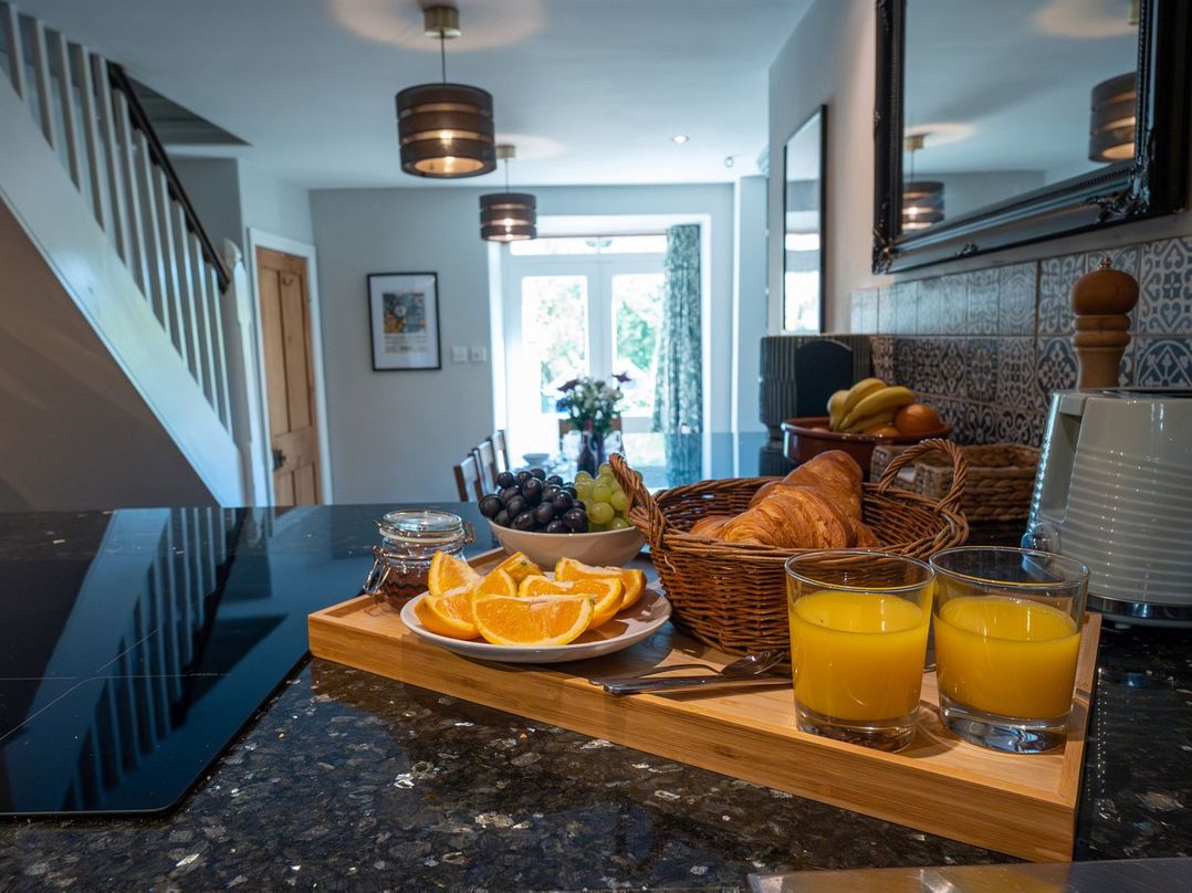 Gwynfryn House, Gorgeous Riverside Property Near The Beach