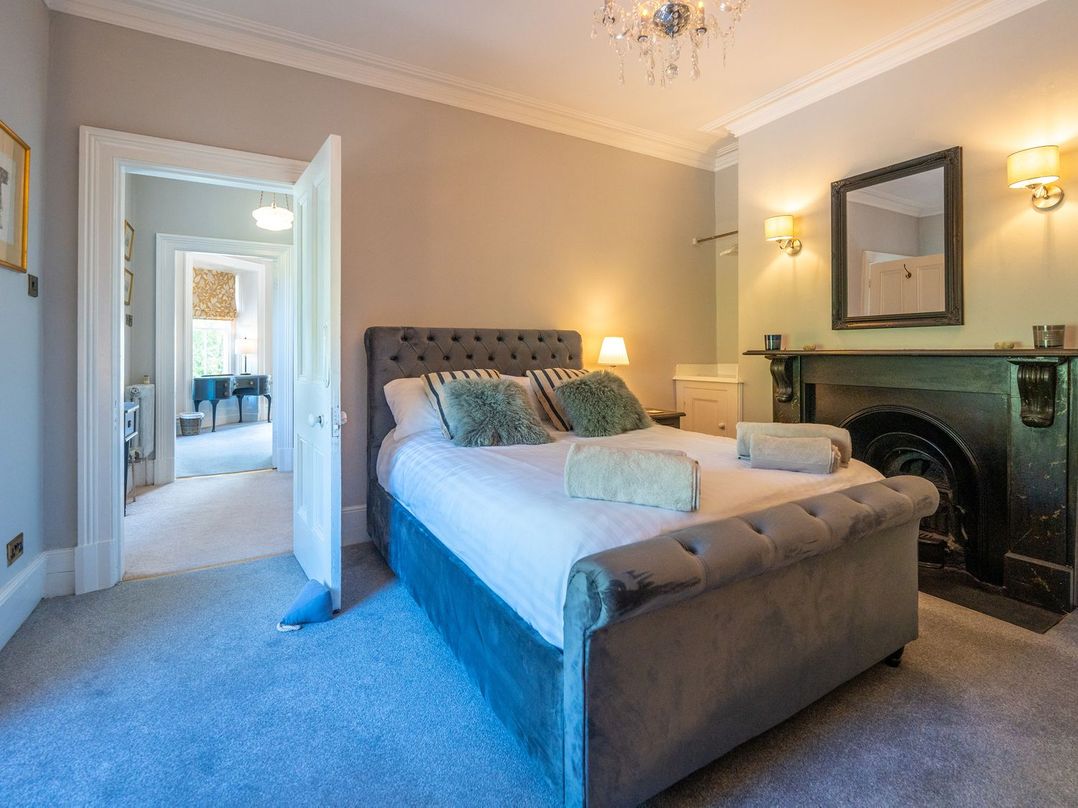 Gwynfryn House, Gorgeous Riverside Property Near The Beach