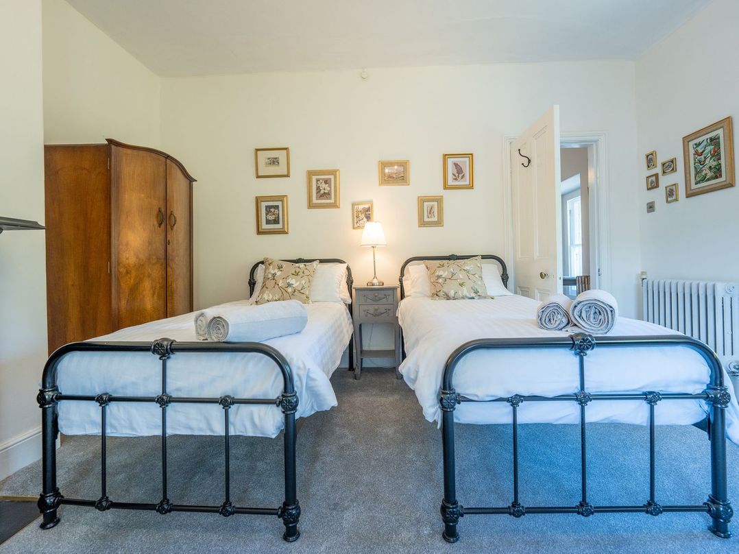 Gwynfryn House, Gorgeous Riverside Property Near The Beach
