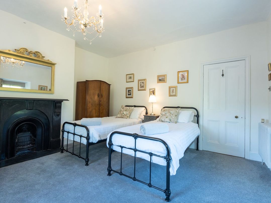 Gwynfryn House, Gorgeous Riverside Property Near The Beach