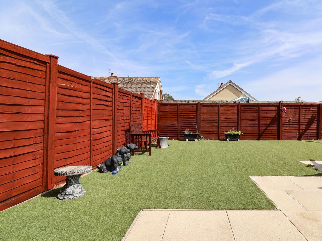 56 Steart Gardens