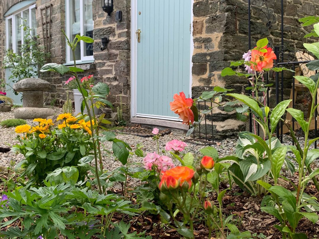 1 Bed Cottage Parking Patio close to coasts