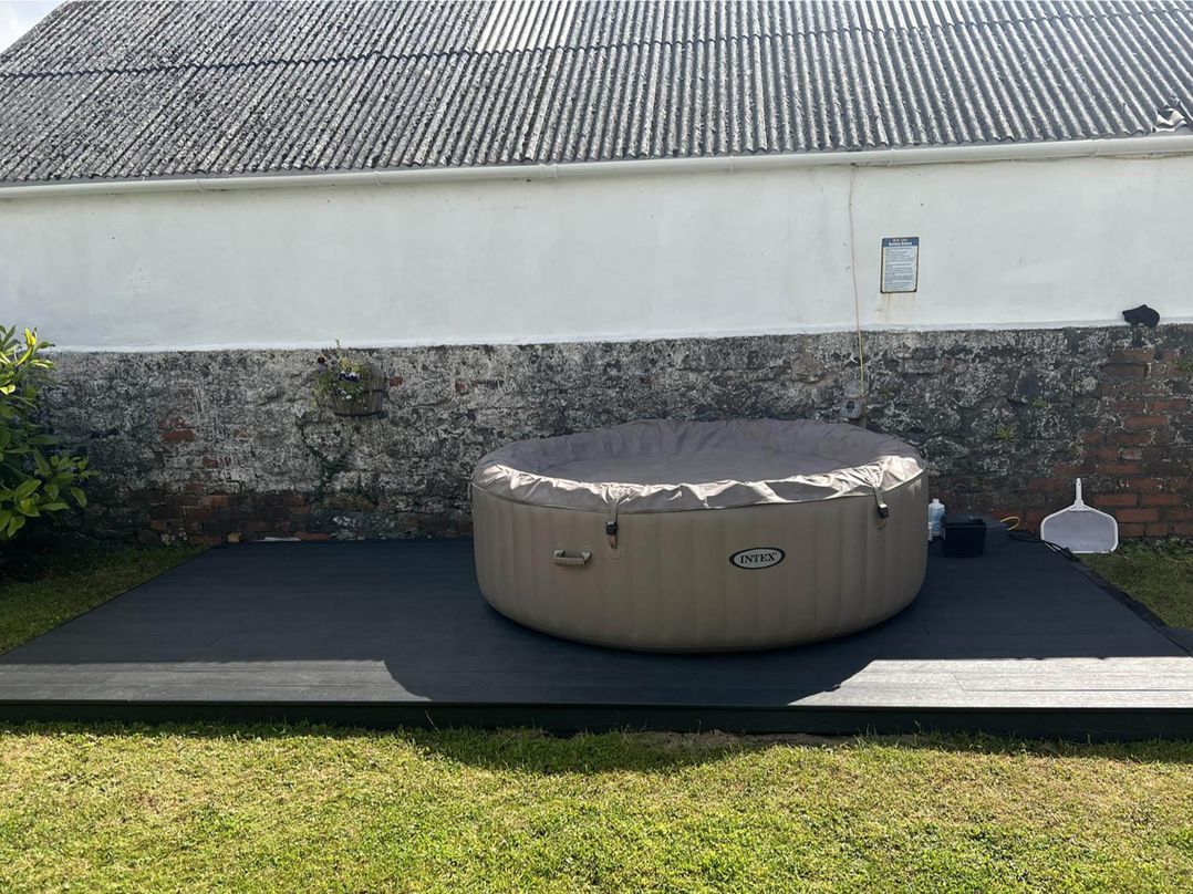 Build your memories hot tub garden sleeps 14