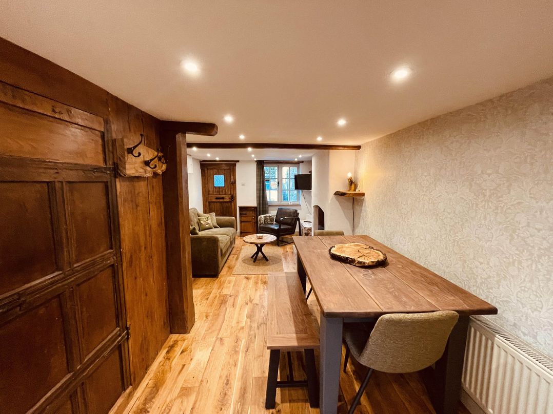 Charming Cottage Sleeps 4 with Sauna