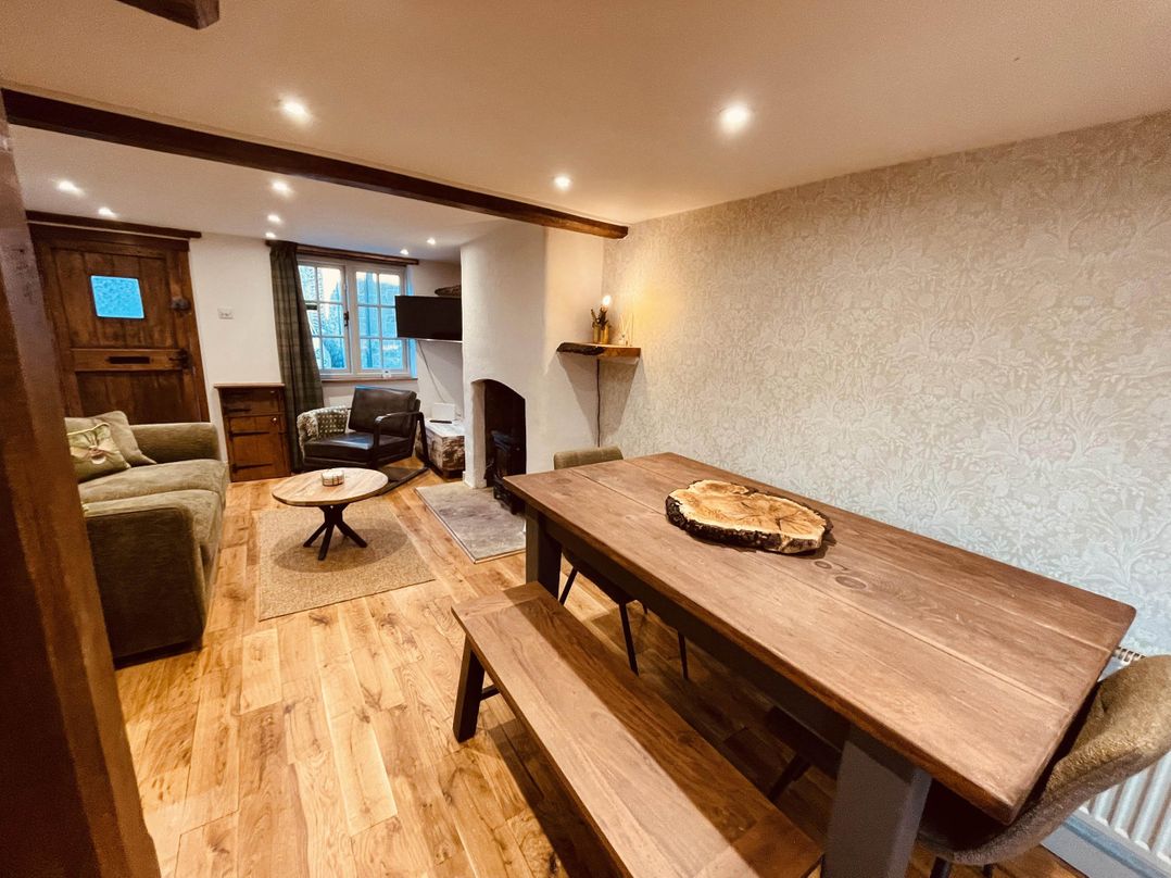 Charming Cottage Sleeps 4 with Sauna