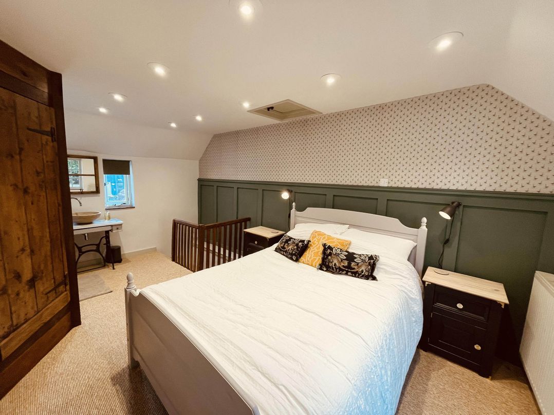 Charming Cottage Sleeps 4 with Sauna