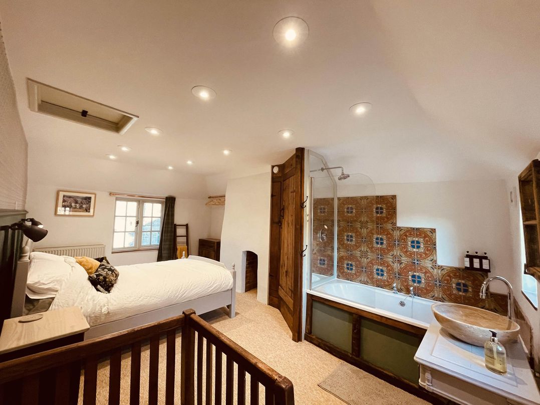Charming Cottage Sleeps 4 with Sauna