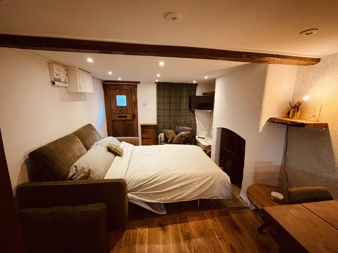 Charming Cottage Sleeps 4 with Sauna