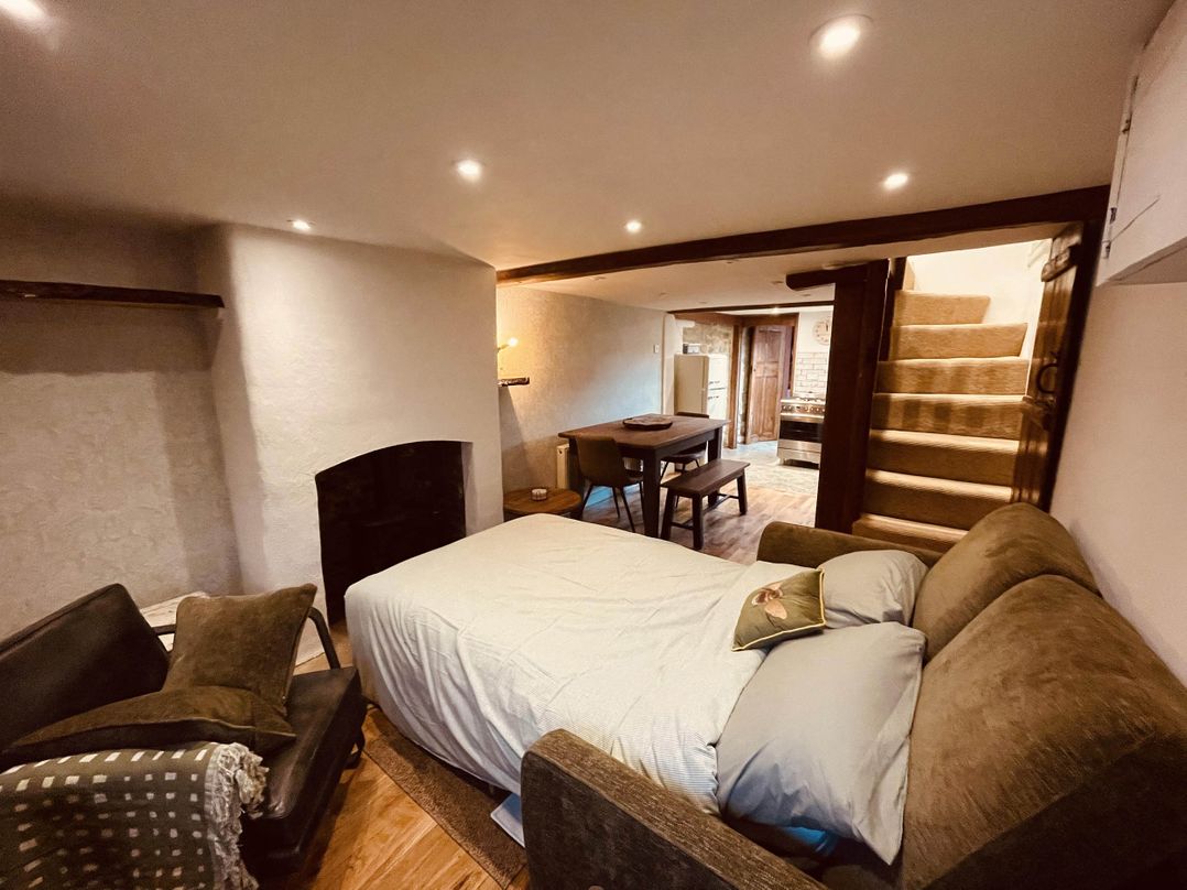 Charming Cottage Sleeps 4 with Sauna