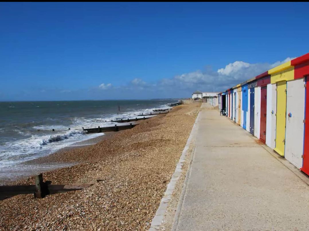 3 bedroom house 3mins to beach PetsOk