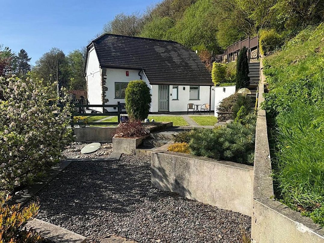 River Tamar Couples Retreat Dog Friendly