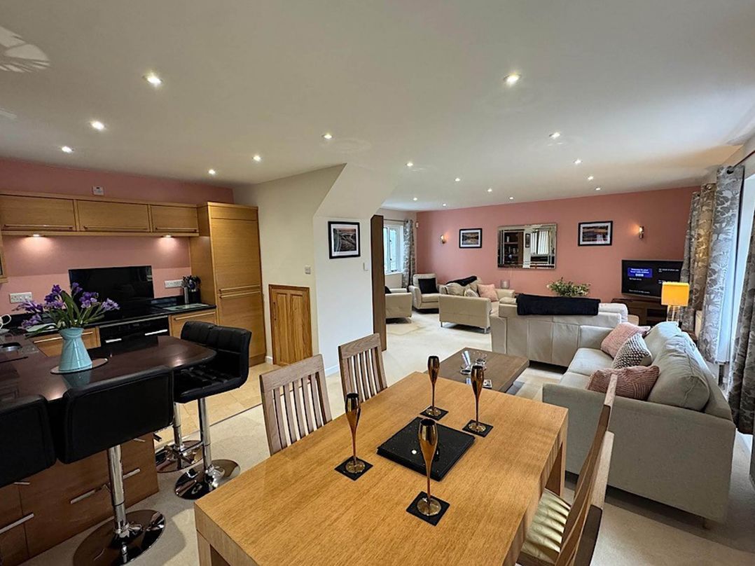 River Tamar Couples Retreat Dog Friendly