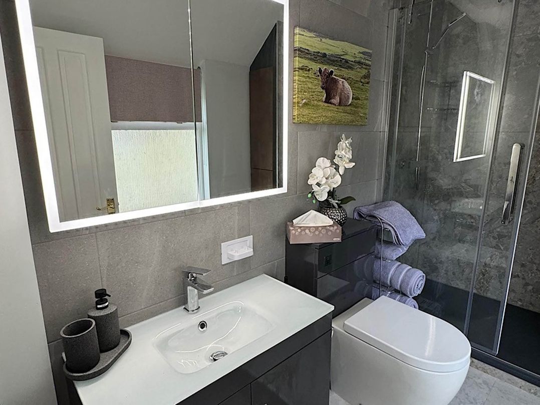 River Tamar Couples Retreat Dog Friendly