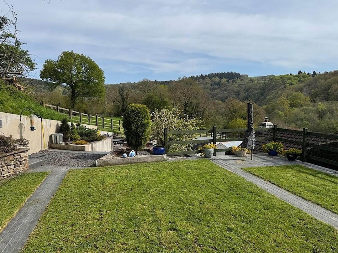 River Tamar Couples Retreat Dog Friendly