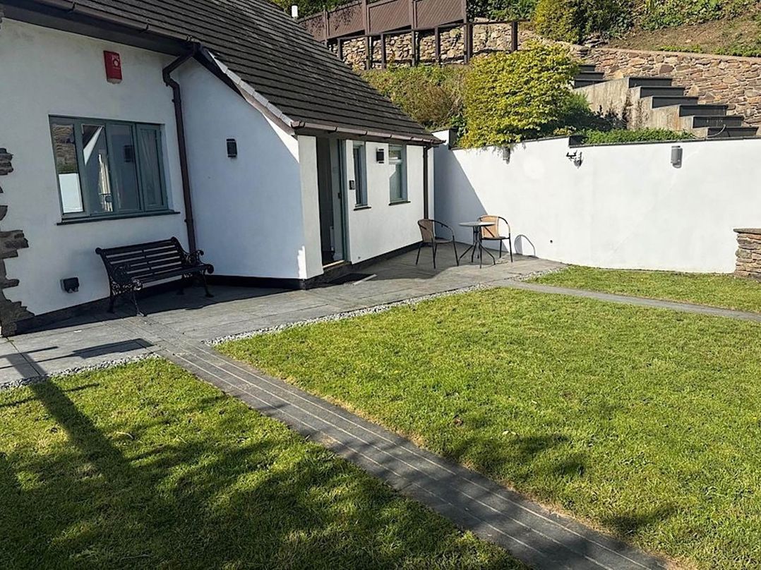 River Tamar Couples Retreat Dog Friendly