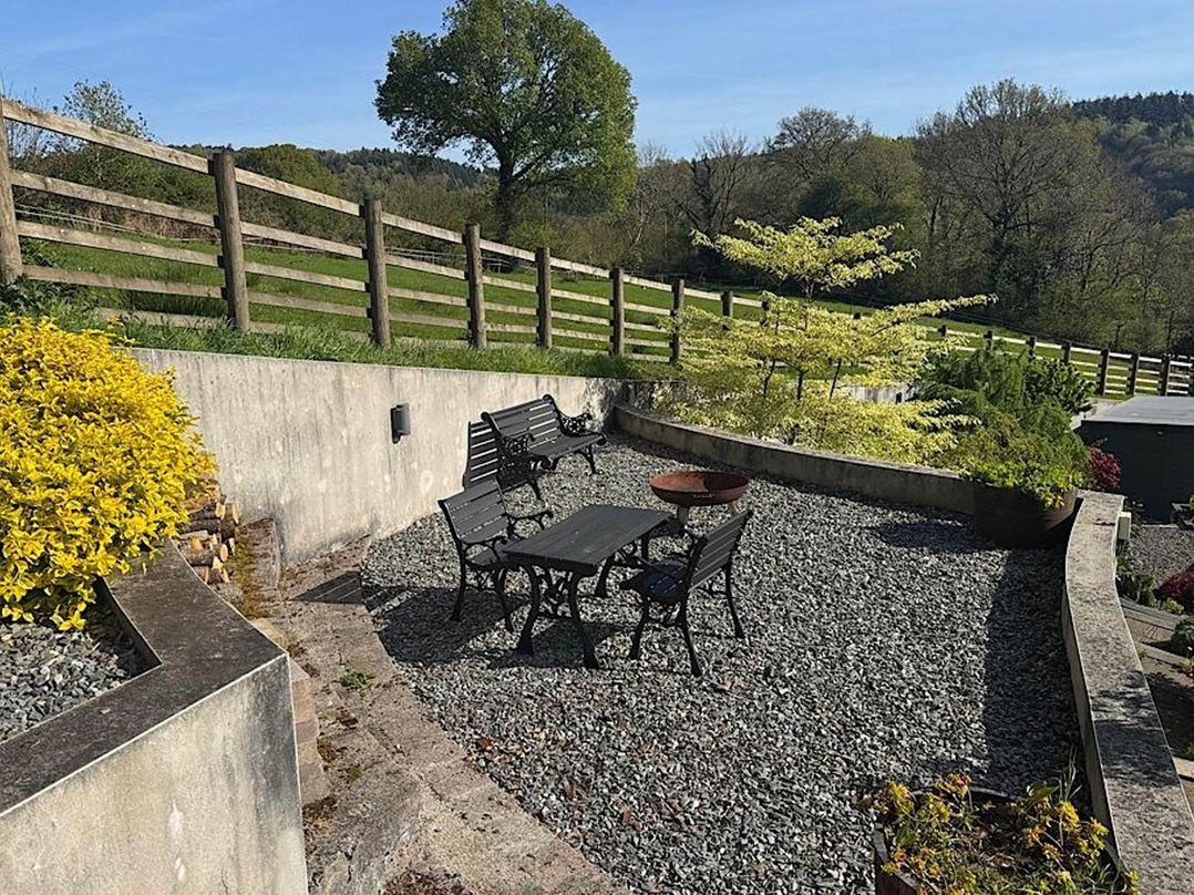 River Tamar Couples Retreat Dog Friendly
