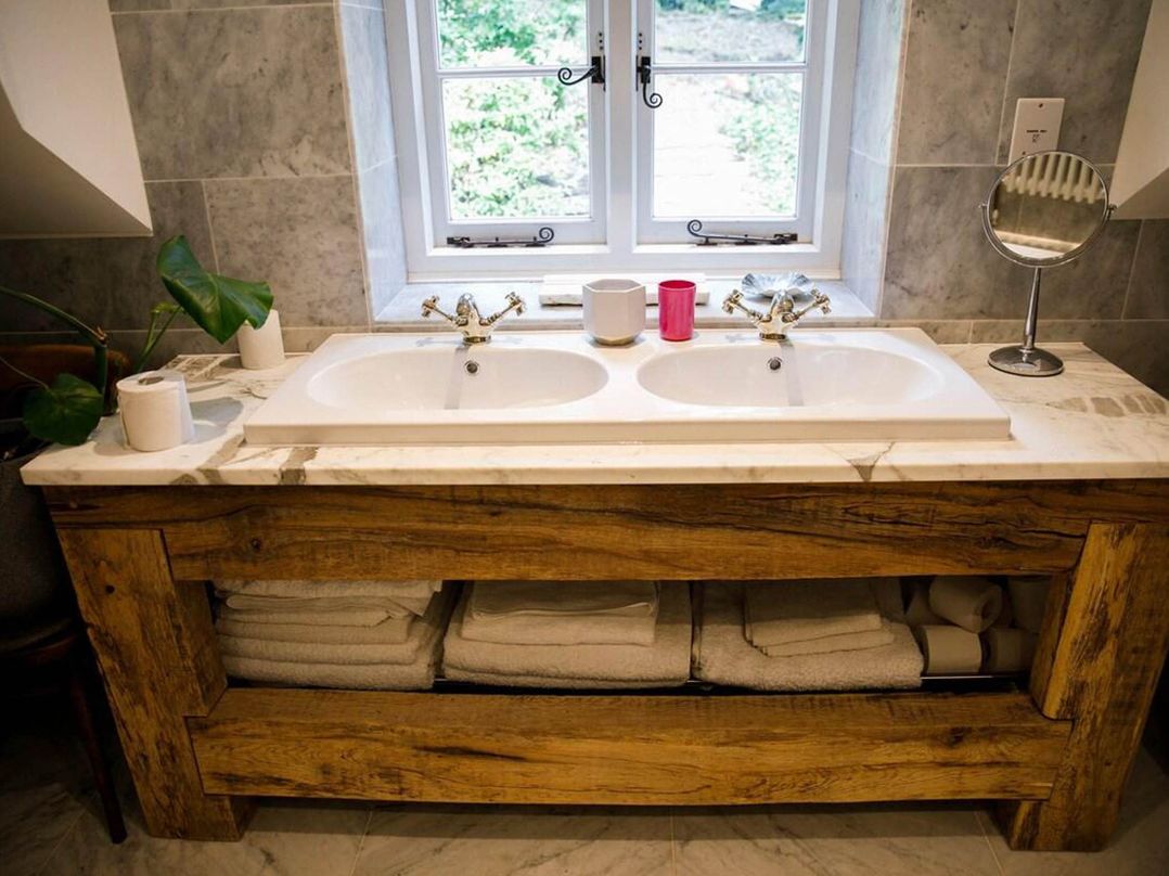 Cotswolds AoNB Cottage Modern Renovation Sleeps8