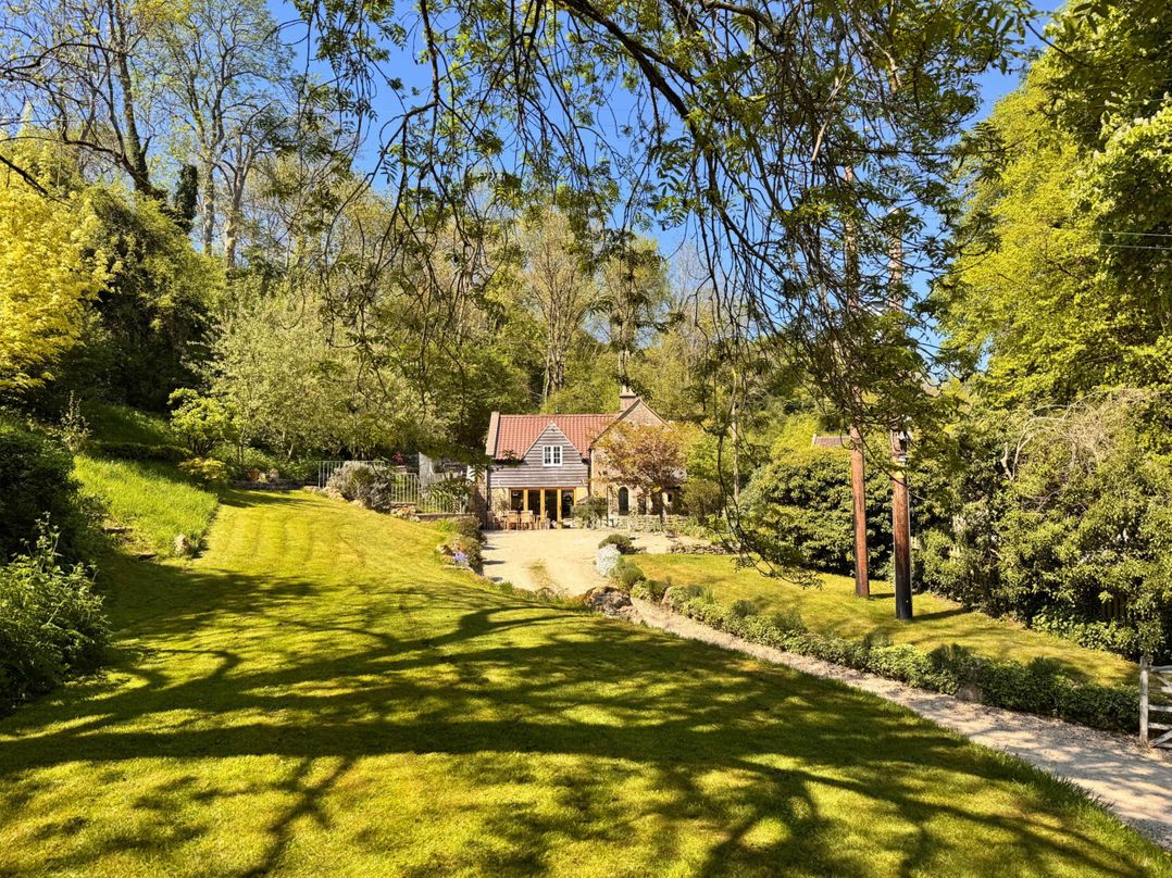 Cotswolds AoNB Cottage Modern Renovation Sleeps8