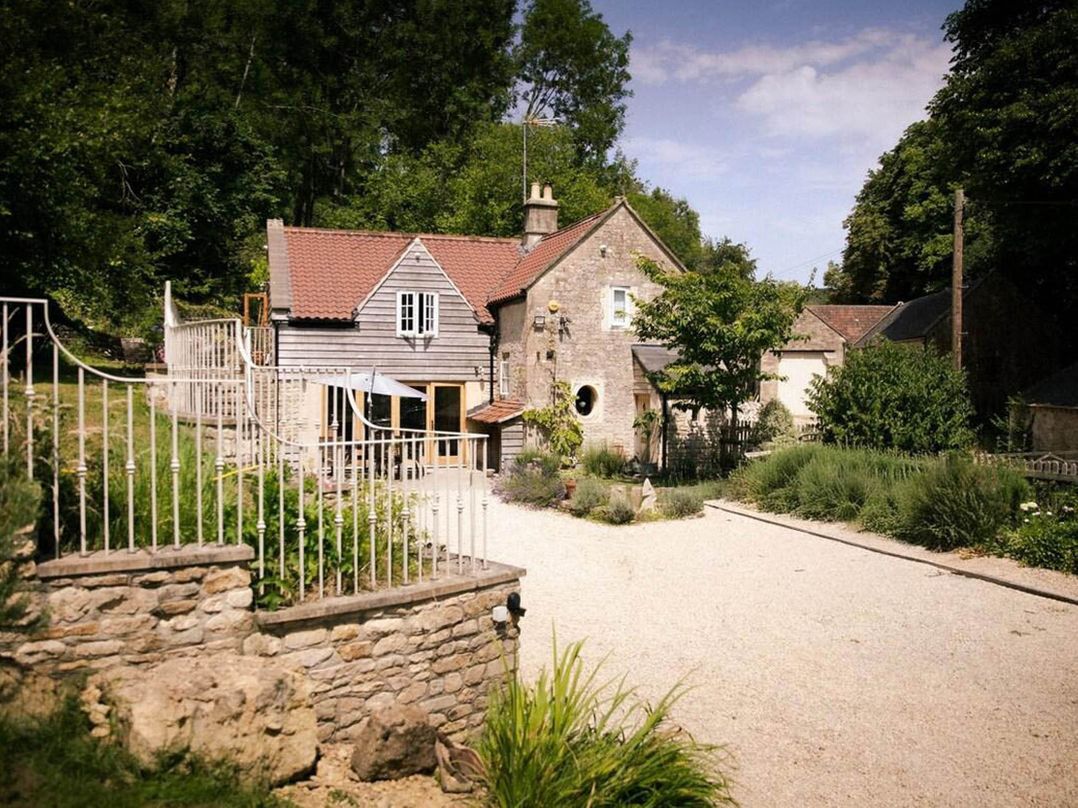 Cotswolds AoNB Cottage Modern Renovation Sleeps8