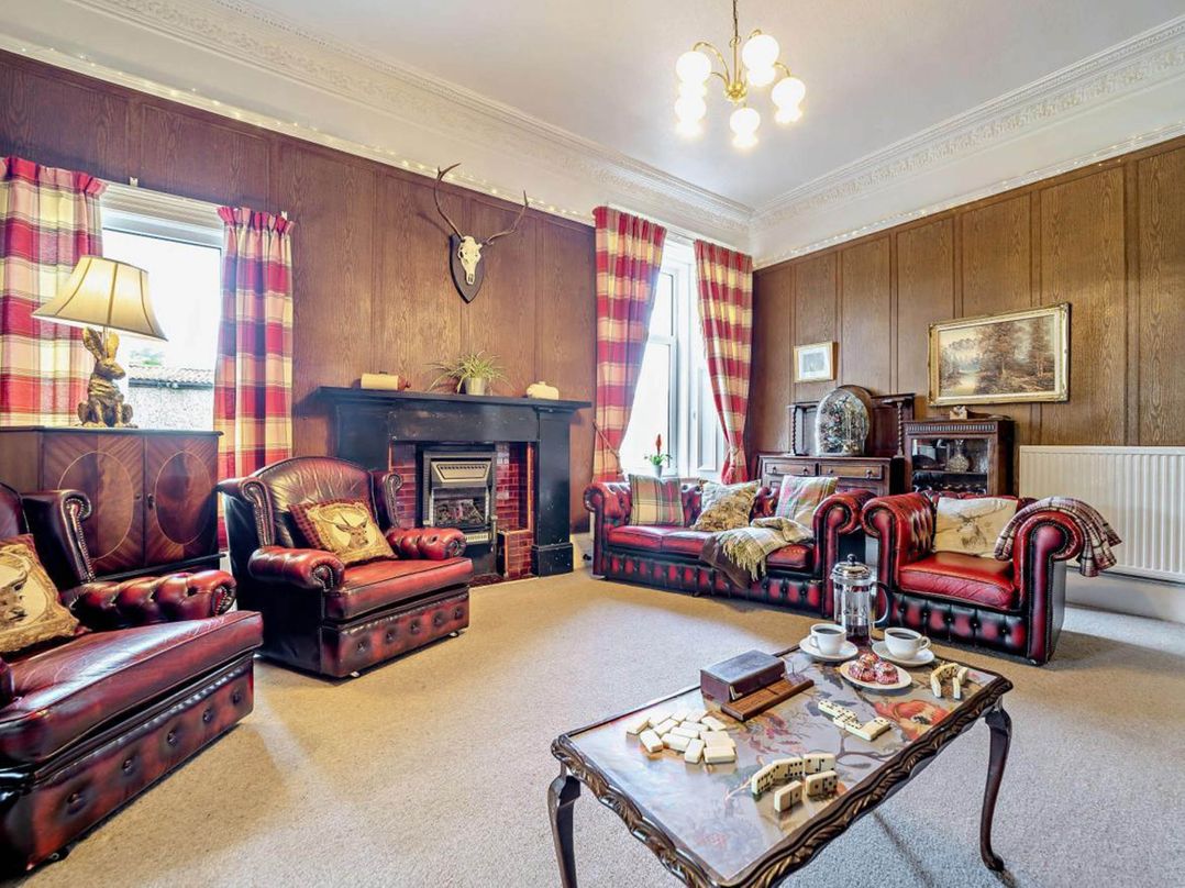 Dunoon Sleeps 17 Group Retreat with Parking