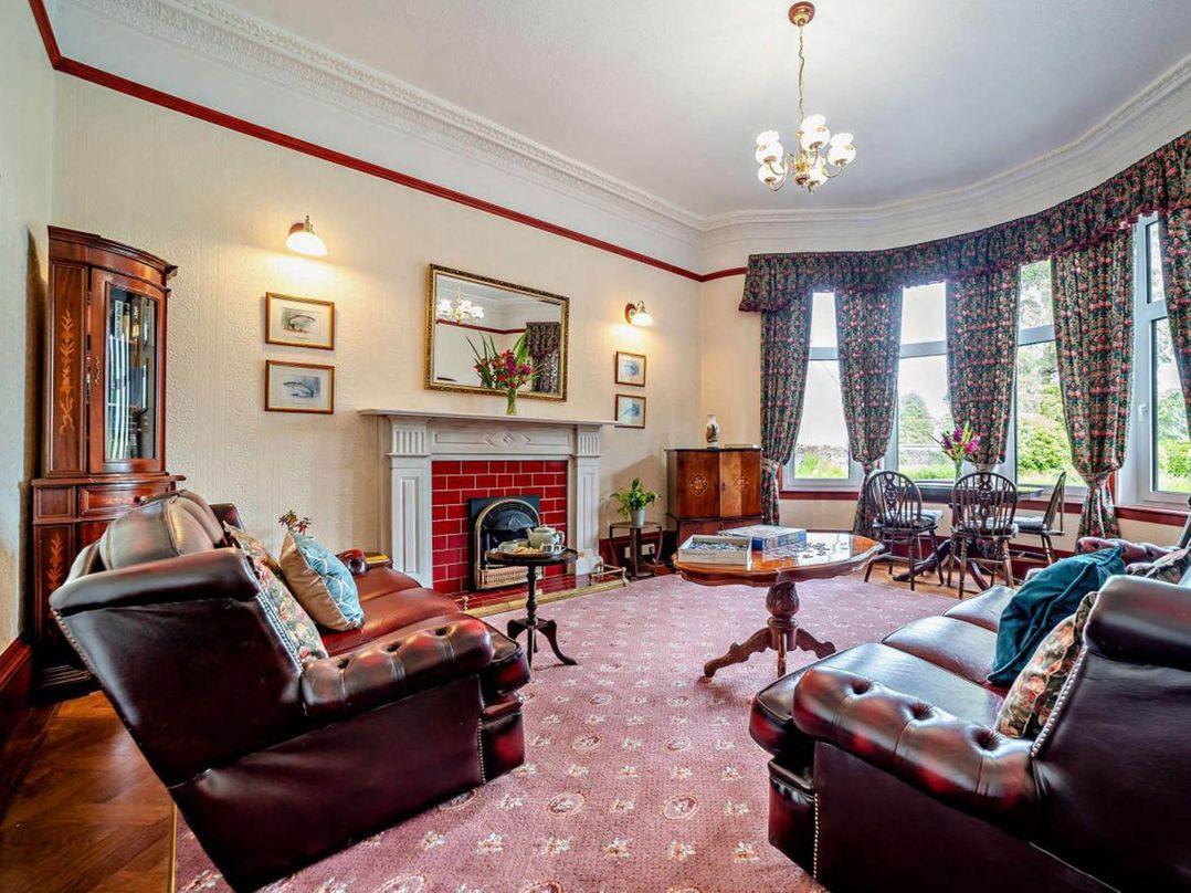 Dunoon Sleeps 17 Group Retreat with Parking