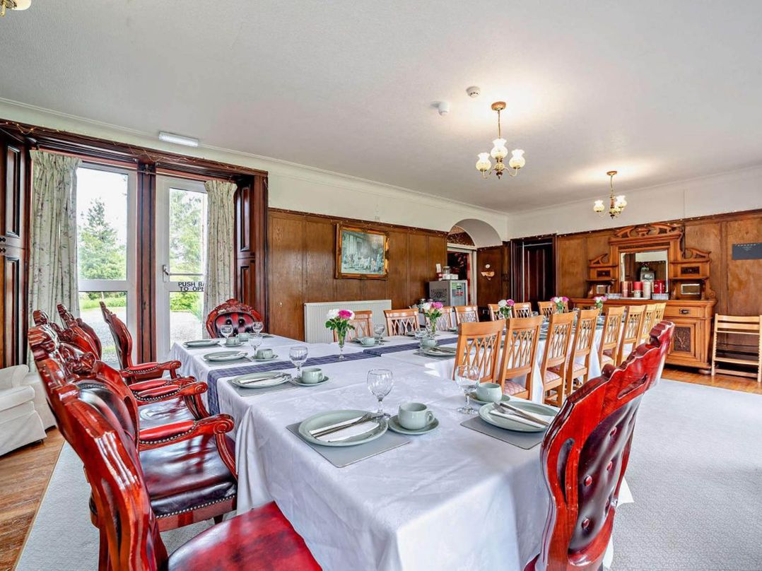 Dunoon Sleeps 17 Group Retreat with Parking