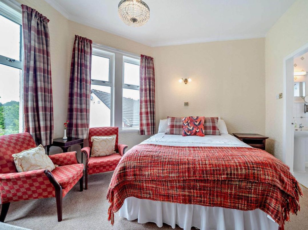 Dunoon Sleeps 17 Group Retreat with Parking
