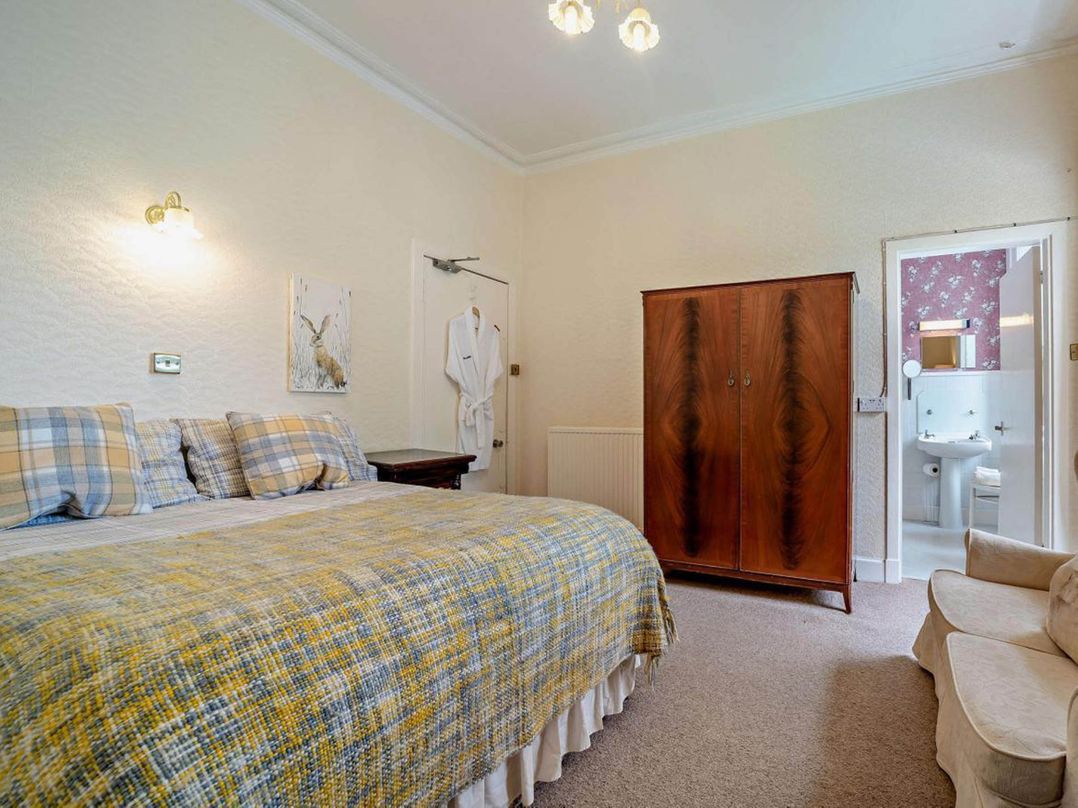Dunoon Sleeps 17 Group Retreat with Parking