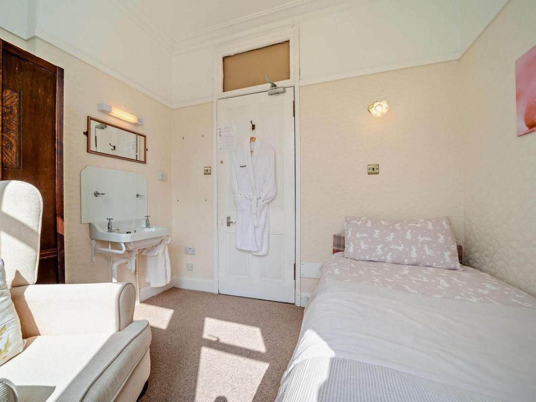 Dunoon Sleeps 17 Group Retreat with Parking