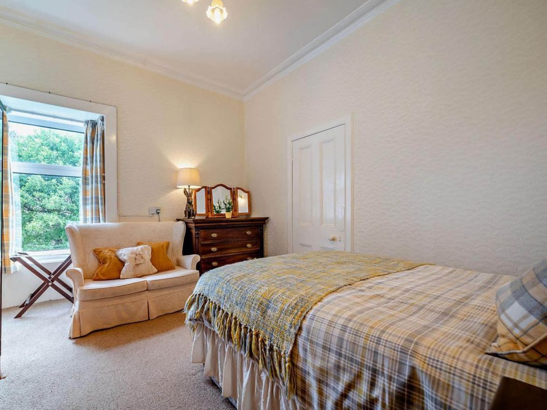 Dunoon Sleeps 17 Group Retreat with Parking