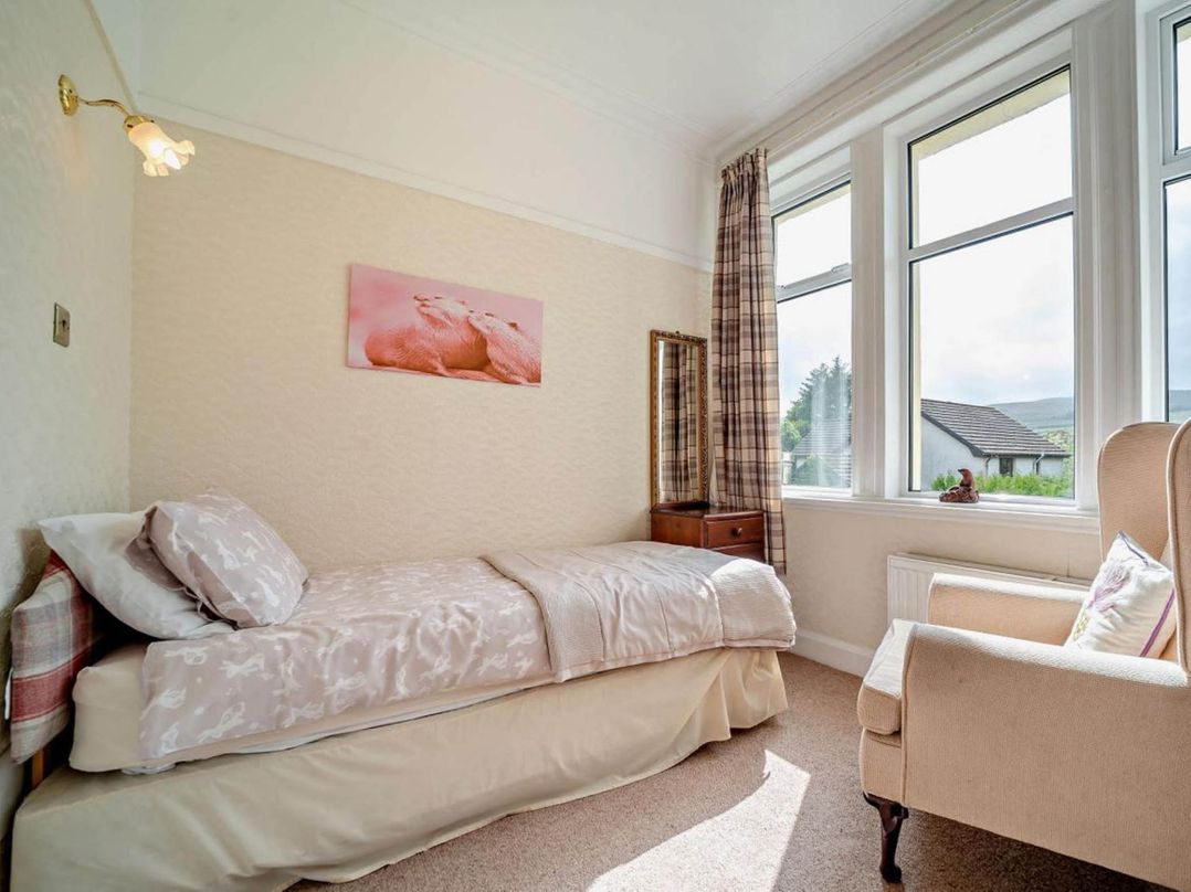 Dunoon Sleeps 17 Group Retreat with Parking