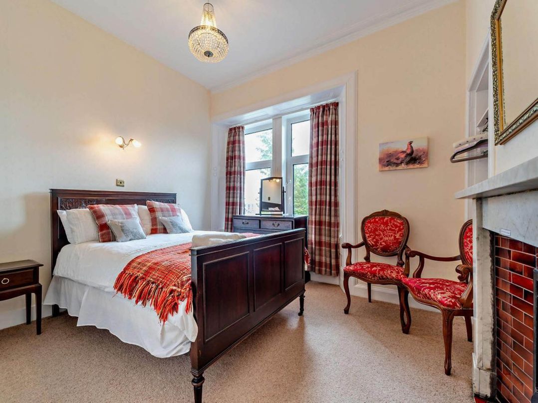 Dunoon Sleeps 17 Group Retreat with Parking