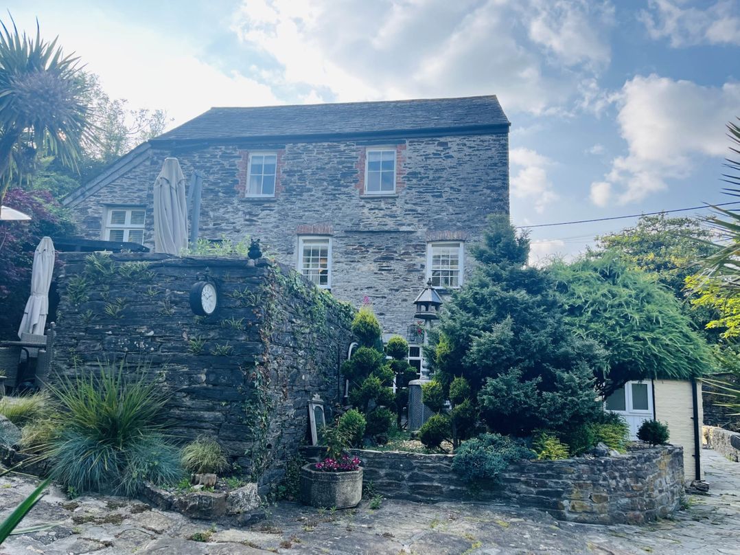 2 Bedrooms overlooking Little Petherick Creek