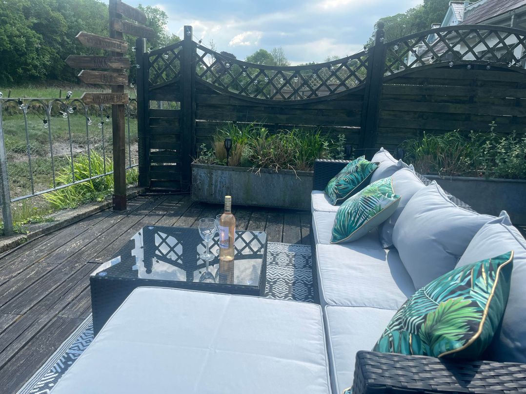 2 Bedrooms overlooking Little Petherick Creek